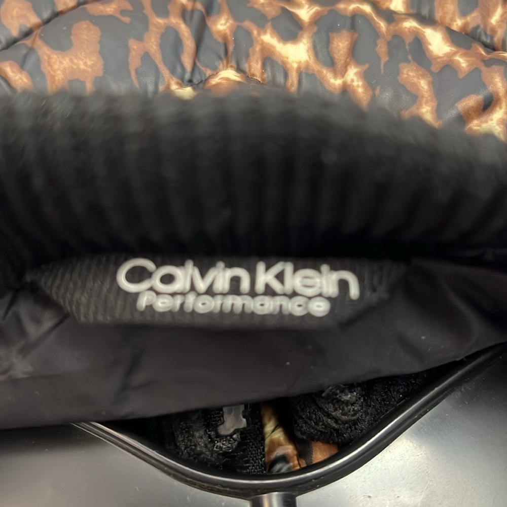 Calvin Klein puffer vest. Animal print. Cropped. Water repellent. Size Large EUC - Picture 6 of 6